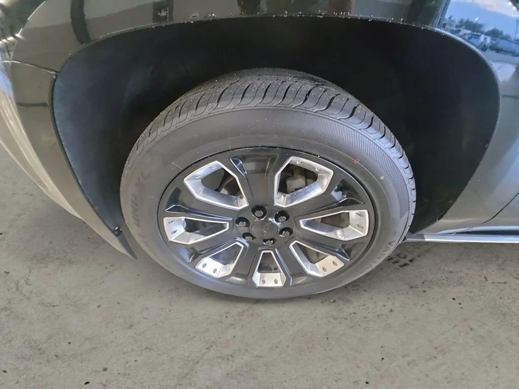 Used 2019 Onyx Black GMC Denali image 9