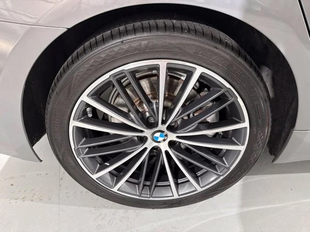 Used 2021 Gray BMW 530i xDrive image 14