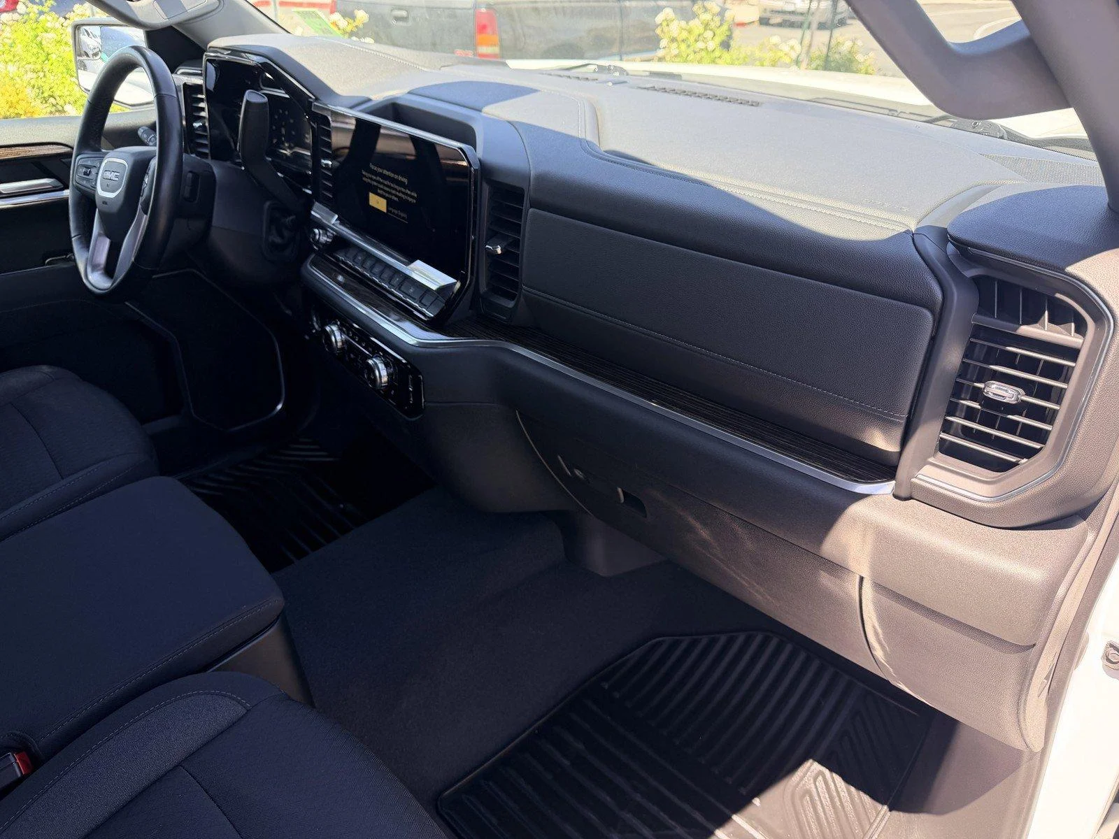 Used 2022 Summit White GMC SLE image 7