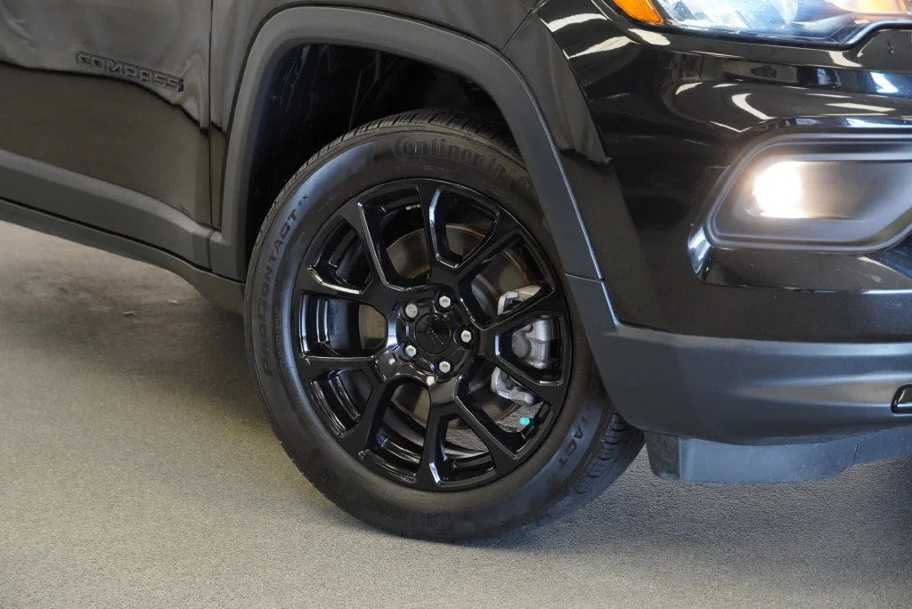 Used 2023 Black Jeep Altitude 4x4 image 10