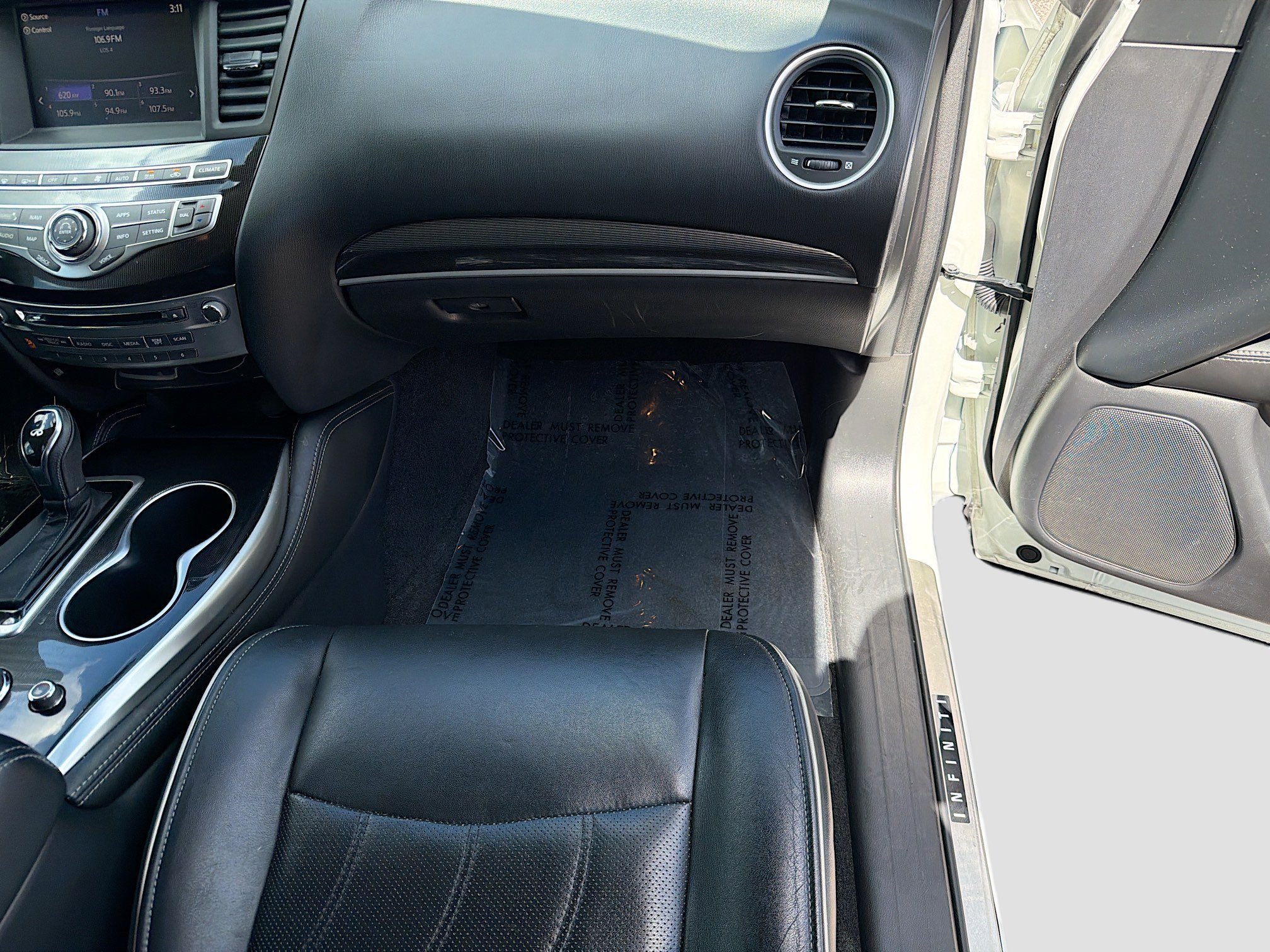 Used 2017 Majestic White INFINITI Base image 17