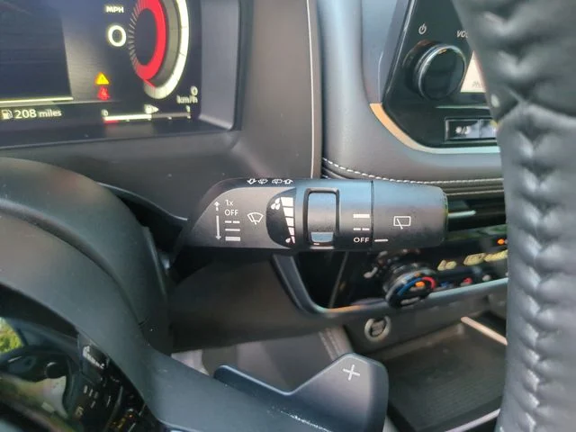 Used 2021 Silver Nissan Platinum image 34