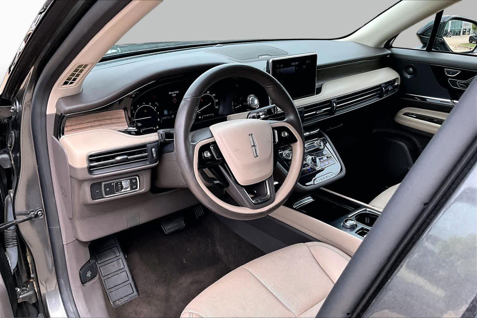 Used 2020 Magnetic Gray Lincoln Reserve image 17