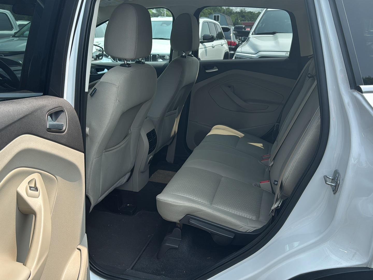 Used 2017 Oxford White Ford SE image 5
