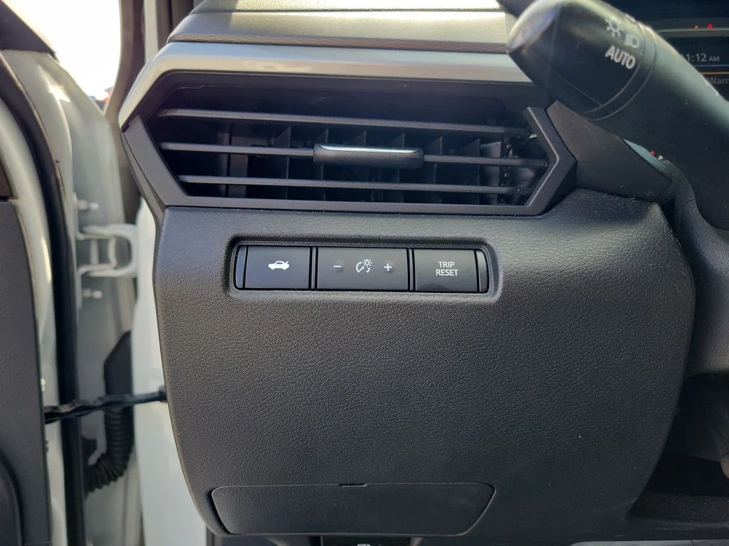 Used 2024 White Nissan 2.5 SR image 22