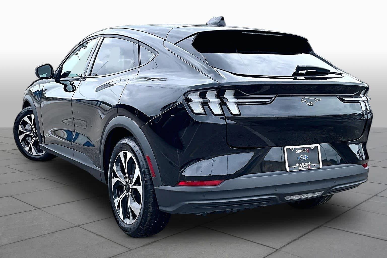 Used 2025 Shadow Black Ford Select image 13