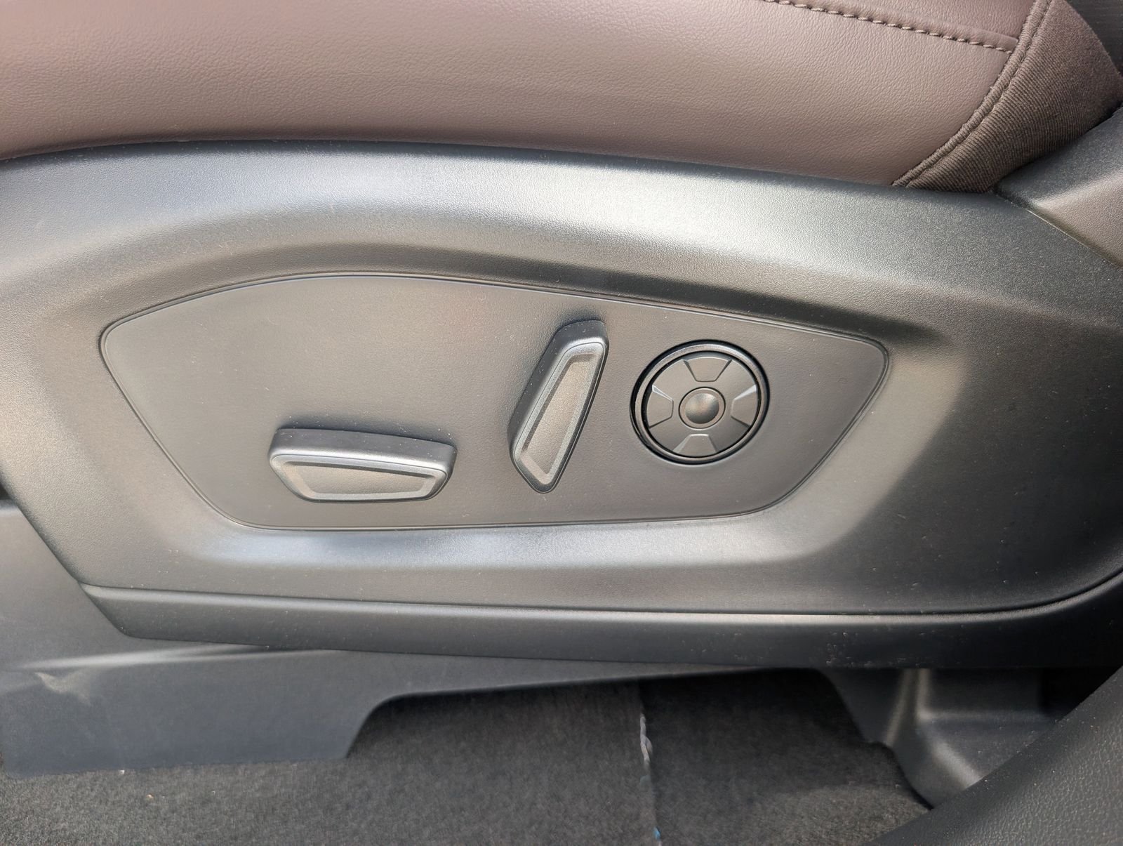 2026 Ford Explorer Platinum - Photo 16