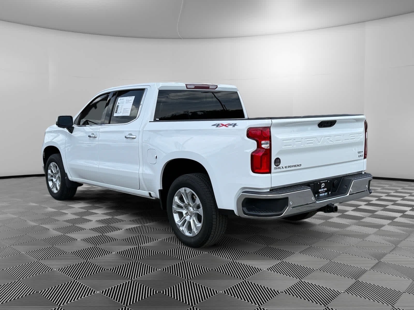 Used 2025 Summit White Chevrolet LTZ image 3