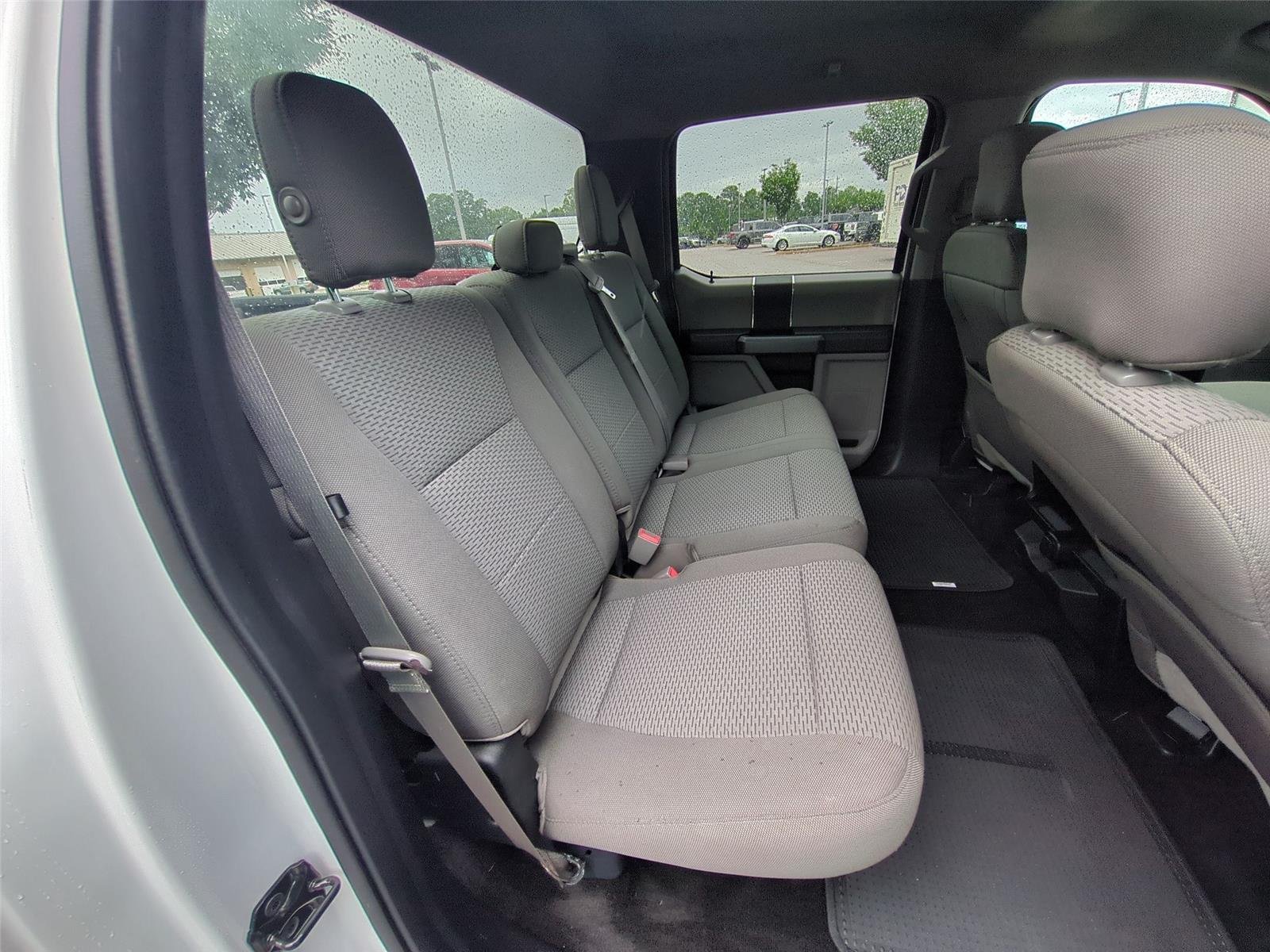 Used 2018 Oxford White Ford XLT image 33