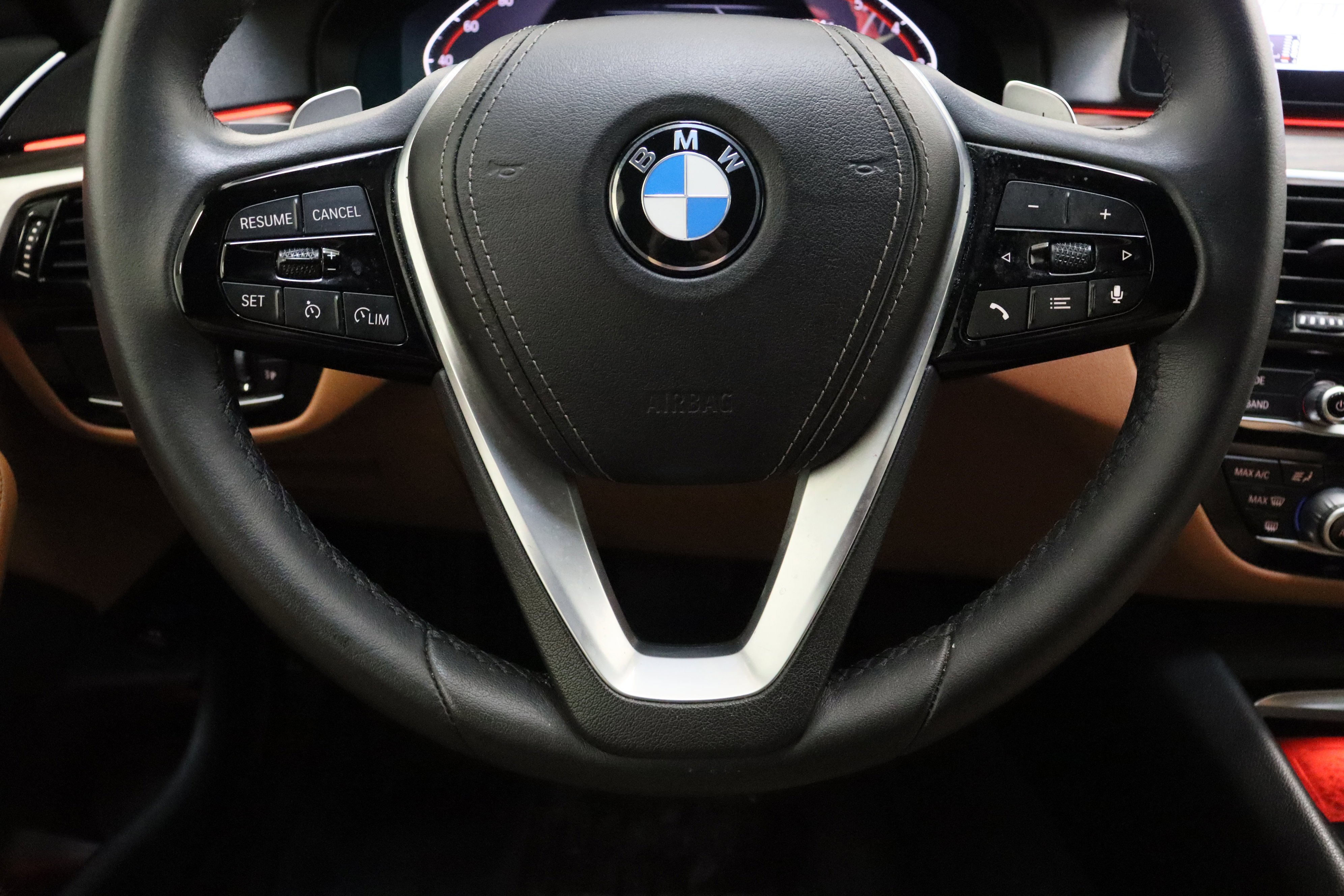 Used 2022 Black Sapphire Metallic BMW 530i xDrive 2.0T image 26