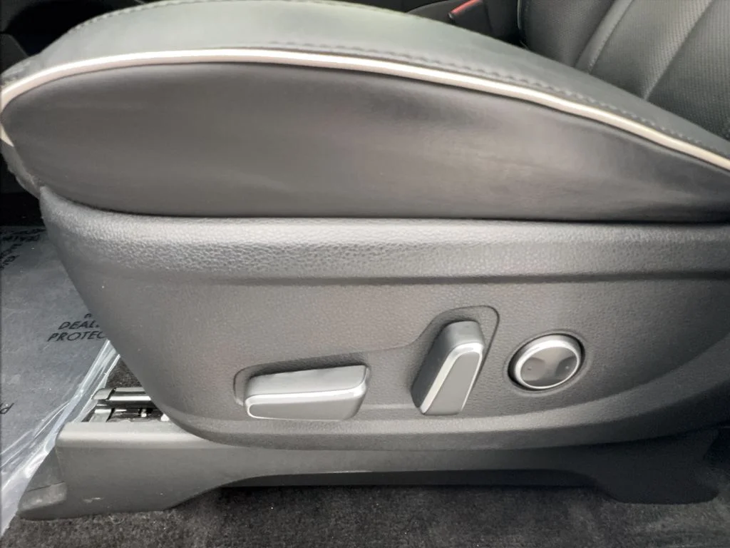Used 2023 White Hyundai XRT image 21