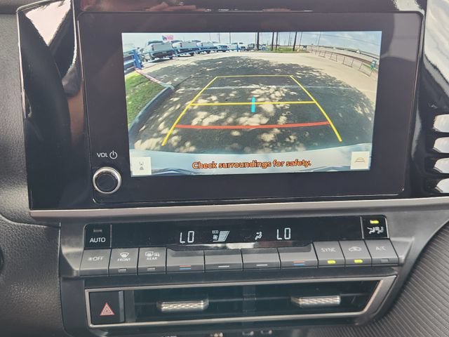 Used 2025 White Toyota LE image 17