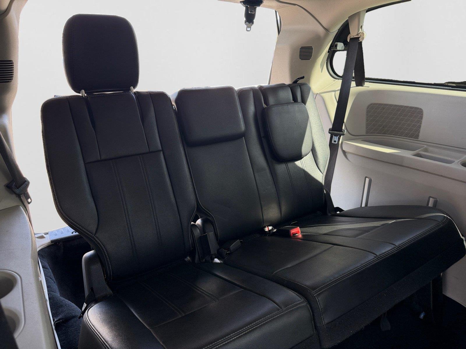 2015 Chrysler Town & Country Touring - Photo 21
