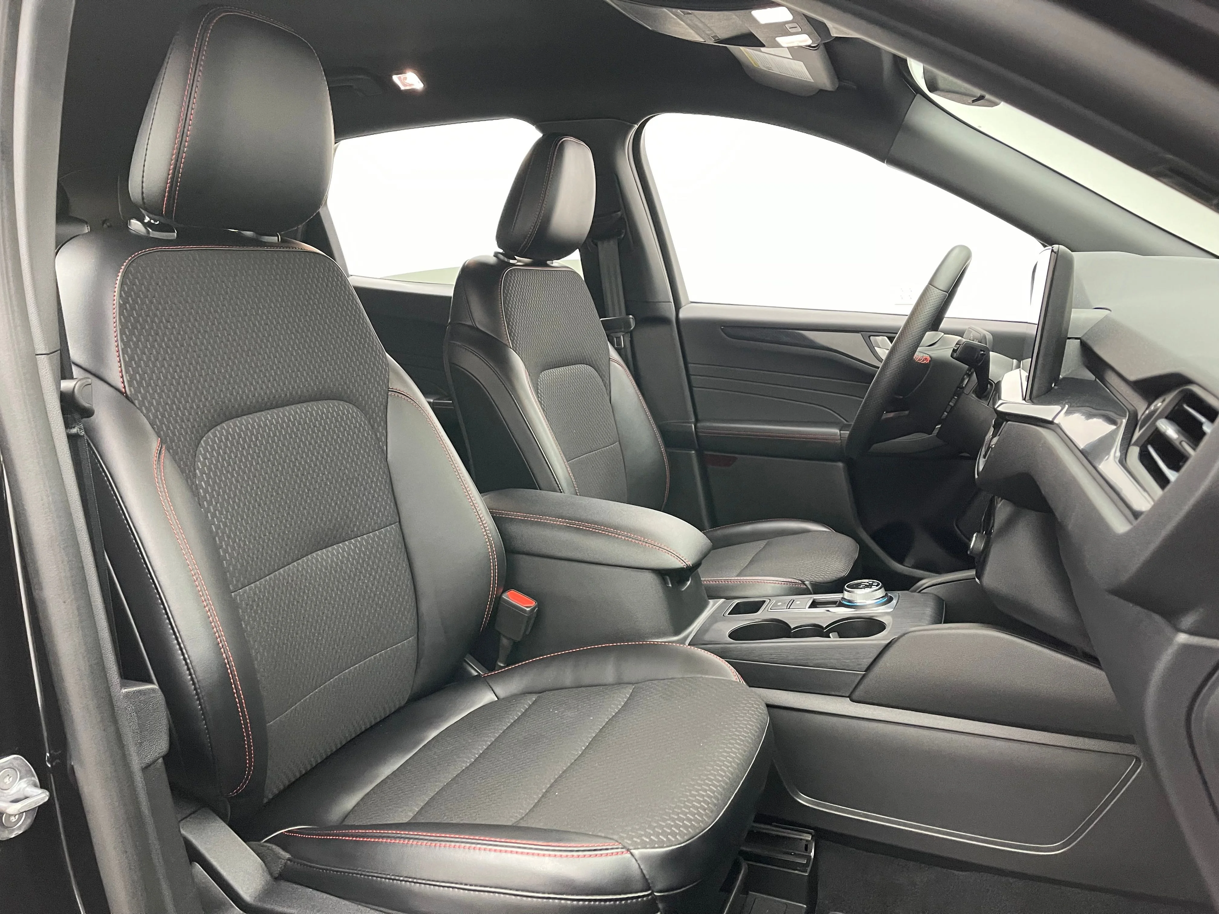 Used 2024 Black Metallic Ford ST-Line image 32