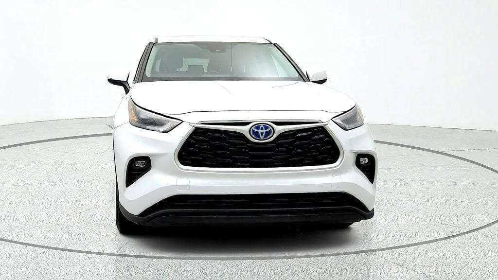 Used 2023 Wind Chill Pearl Toyota Hybrid LE AWD w/ 3-Row Seating & Toyota Safety Sense image 2