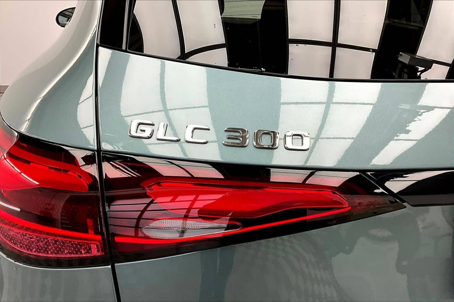 New 2026 Verde Silver Metallic Mercedes-Benz GLC 300 image 7