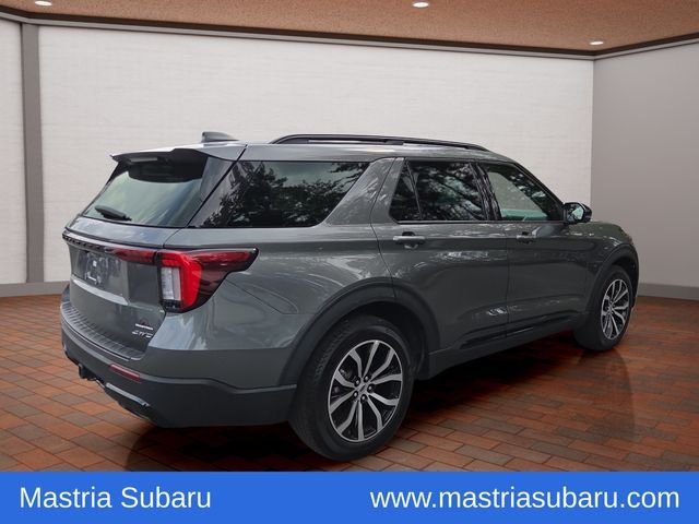Used 2026 Gray Ford ST-Line image 3