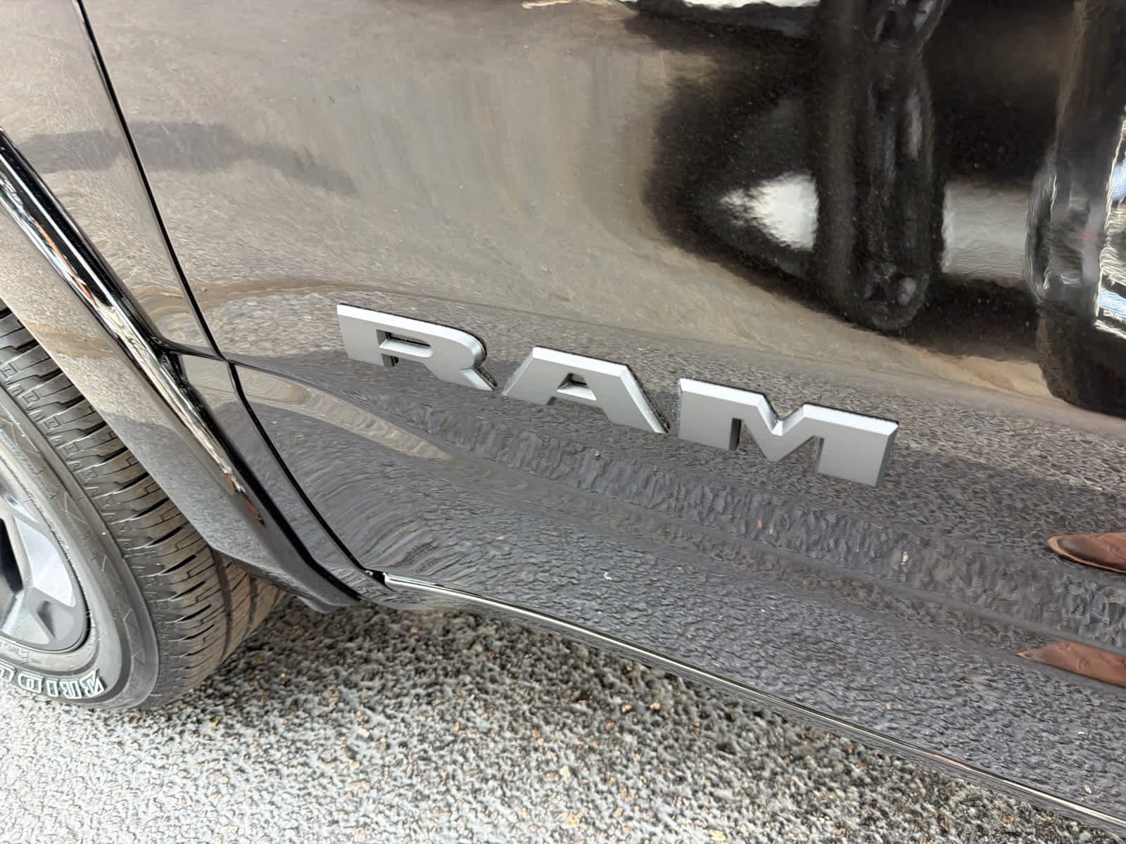 New 2026 Diamond Black Crystal Pearl-Coat Exterior Paint RAM Big Horn image 12