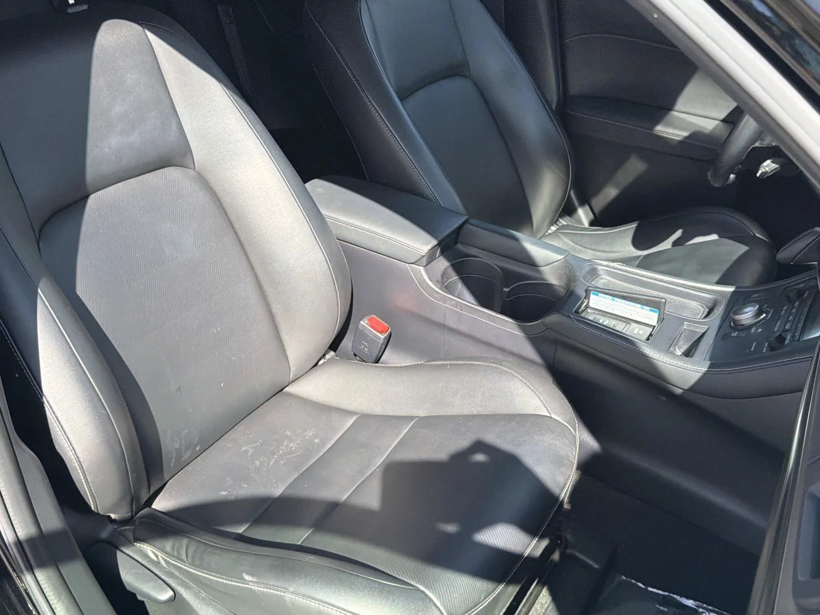 Used 2016 OBSIDIAN Lexus 5dr Sdn Hybrid image 22
