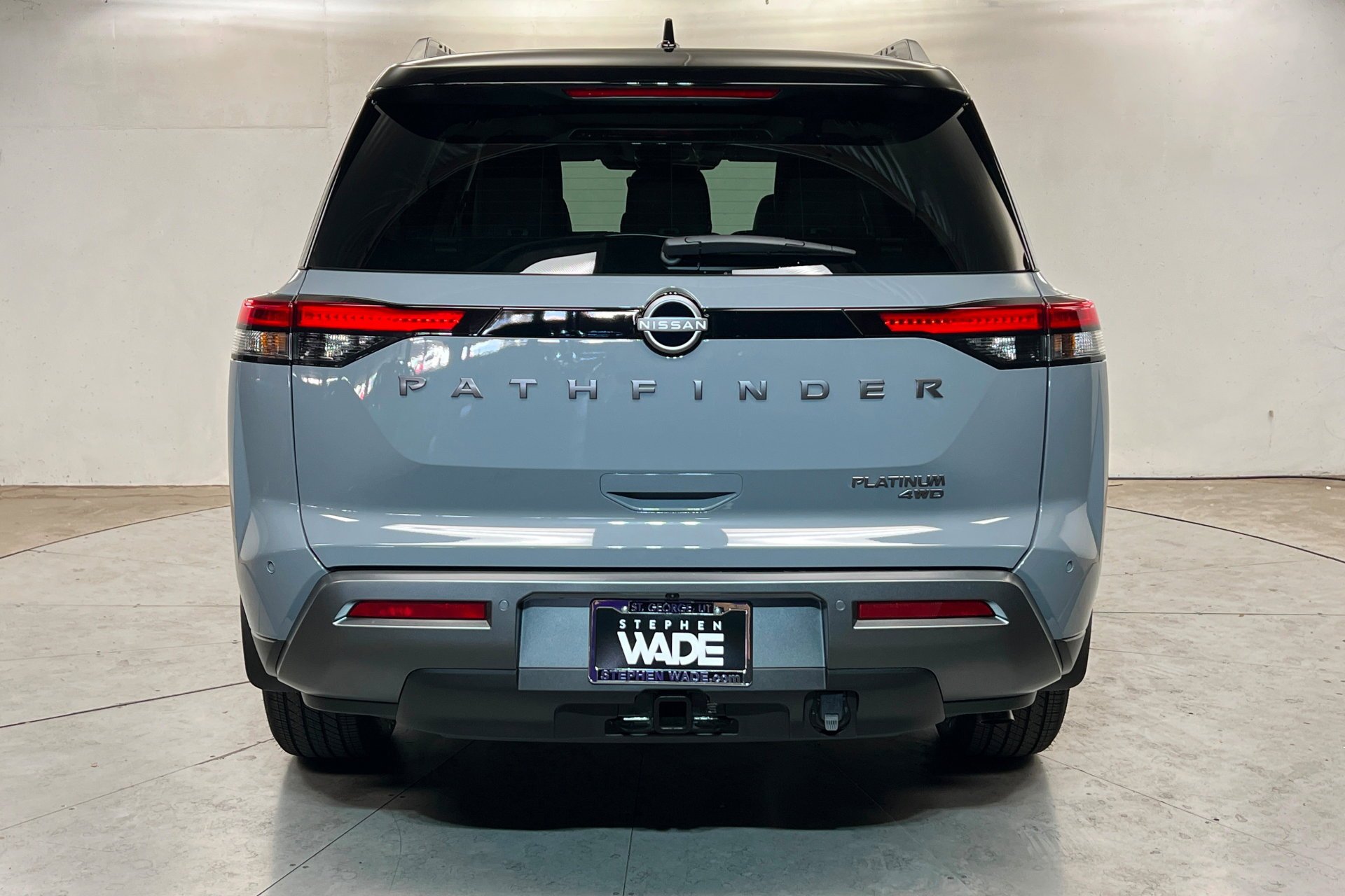 New 2026 Boulder Gray Pearl / Super Black Two-tone Nissan Platinum image 5