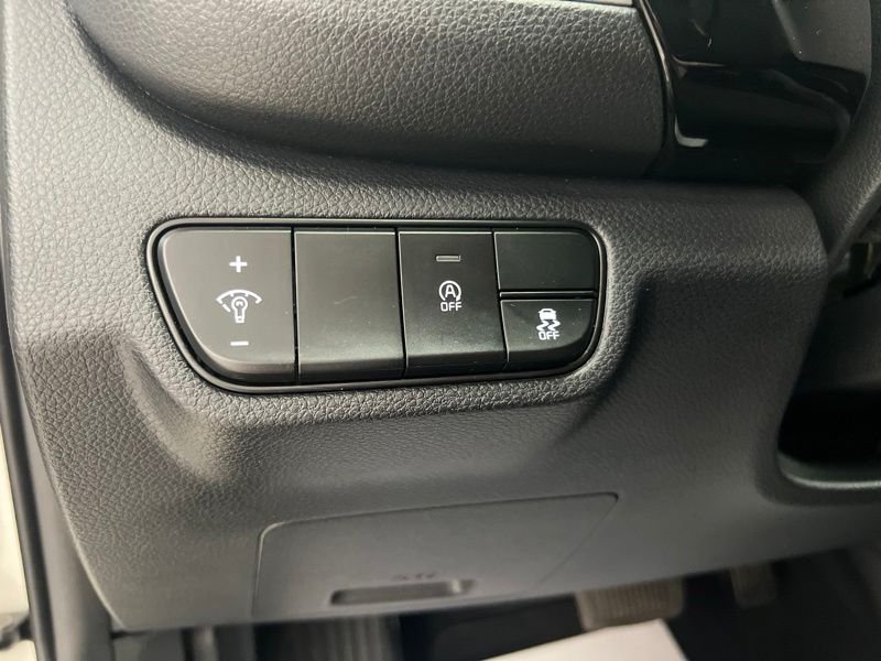 Used 2025 White Kia S image 21