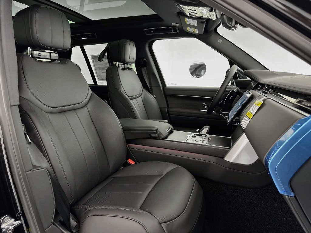 New 2027 Santorini Black Land Rover SE image 30