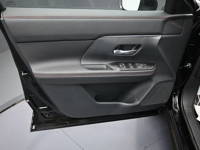 Used 2025 Black Nissan SR image 9
