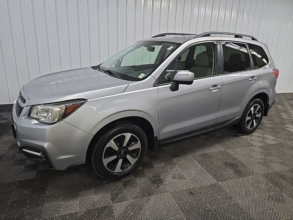 Used 2017 Ice Silver Metallic Subaru 2.5i Premium image 6