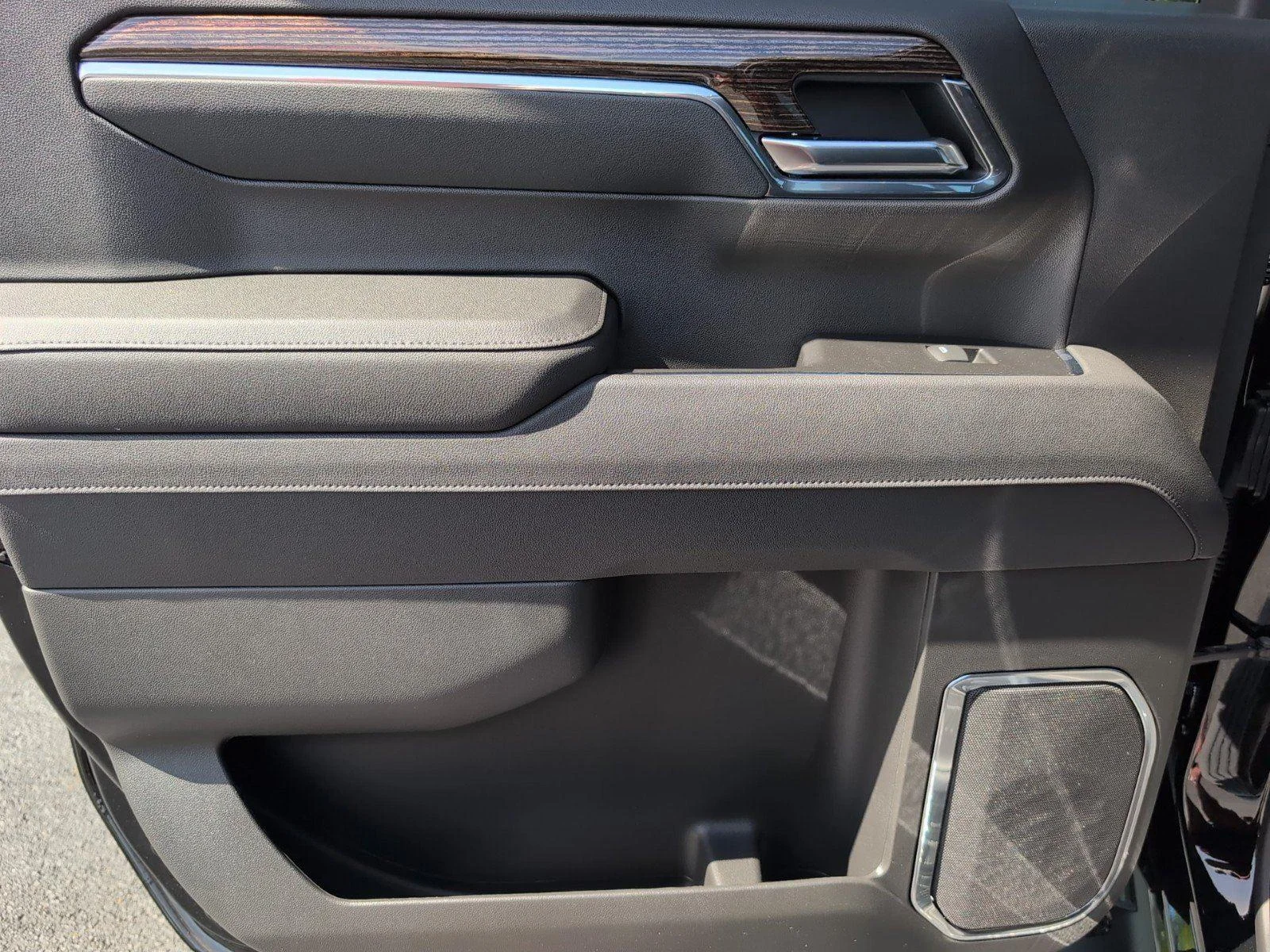 New 2026 Onyx Black GMC Elevation image 36