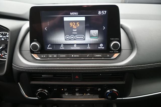 Used 2024 Silver Nissan S image 4