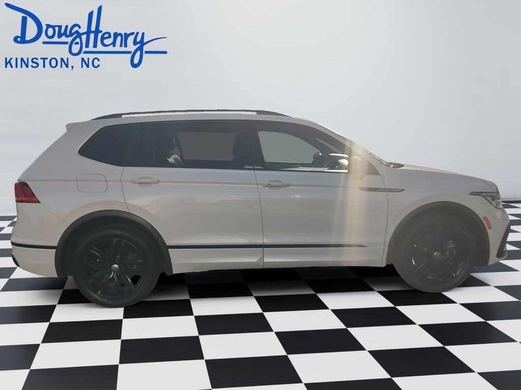 Used 2022  Volkswagen 2.0T SE R-Line Black image 6