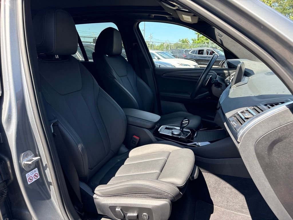 Used 2024 Gray BMW xDrive30i image 17