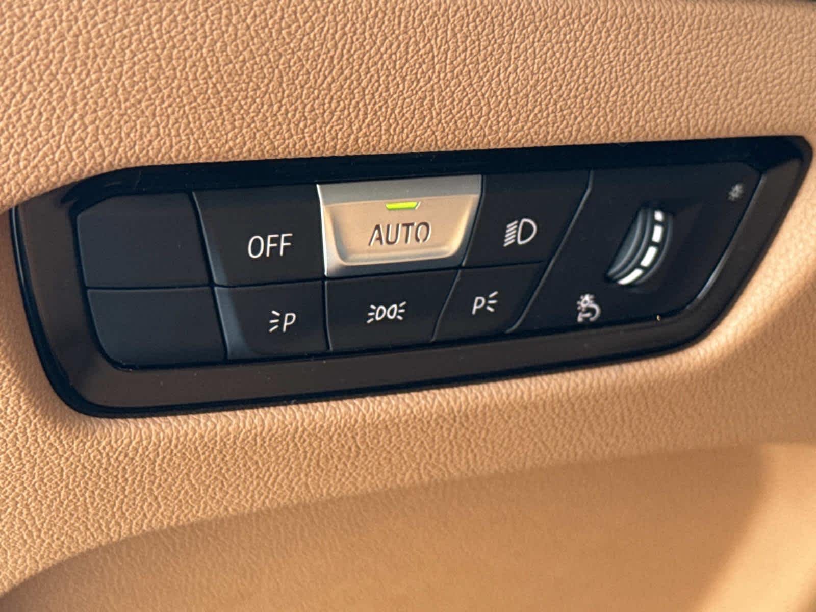 New 2026 Mineral White Metallic BMW xDrive40 image 28