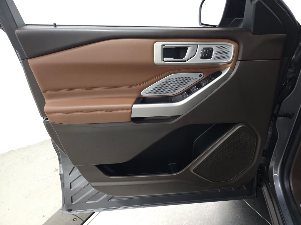 Used 2023 Gray Metallic Ford King Ranch image 16