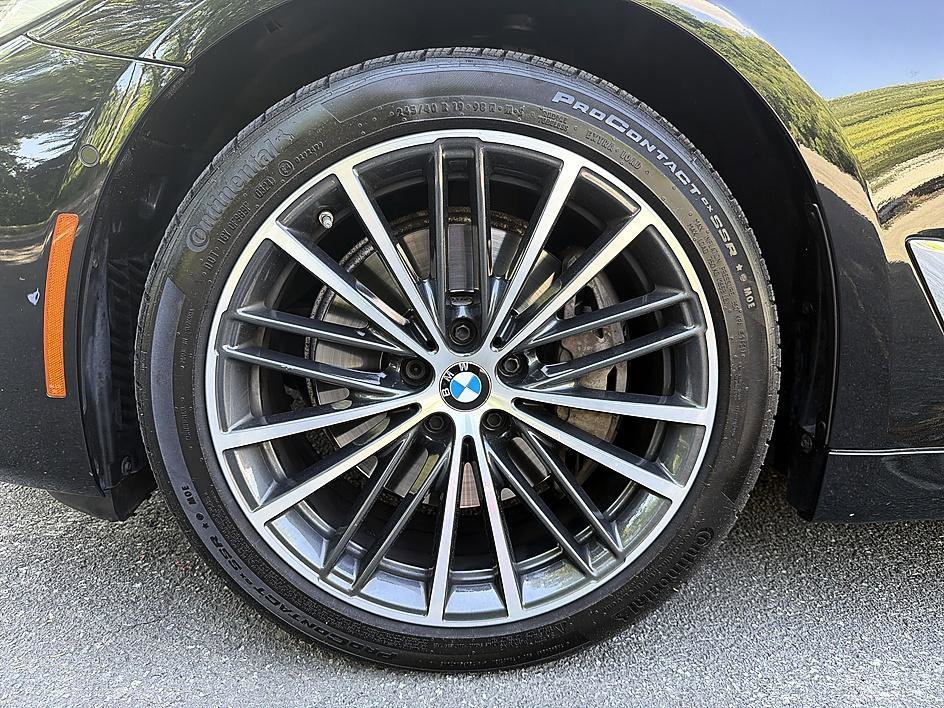 Used 2021 Black Sapphire Metallic BMW 540i image 8
