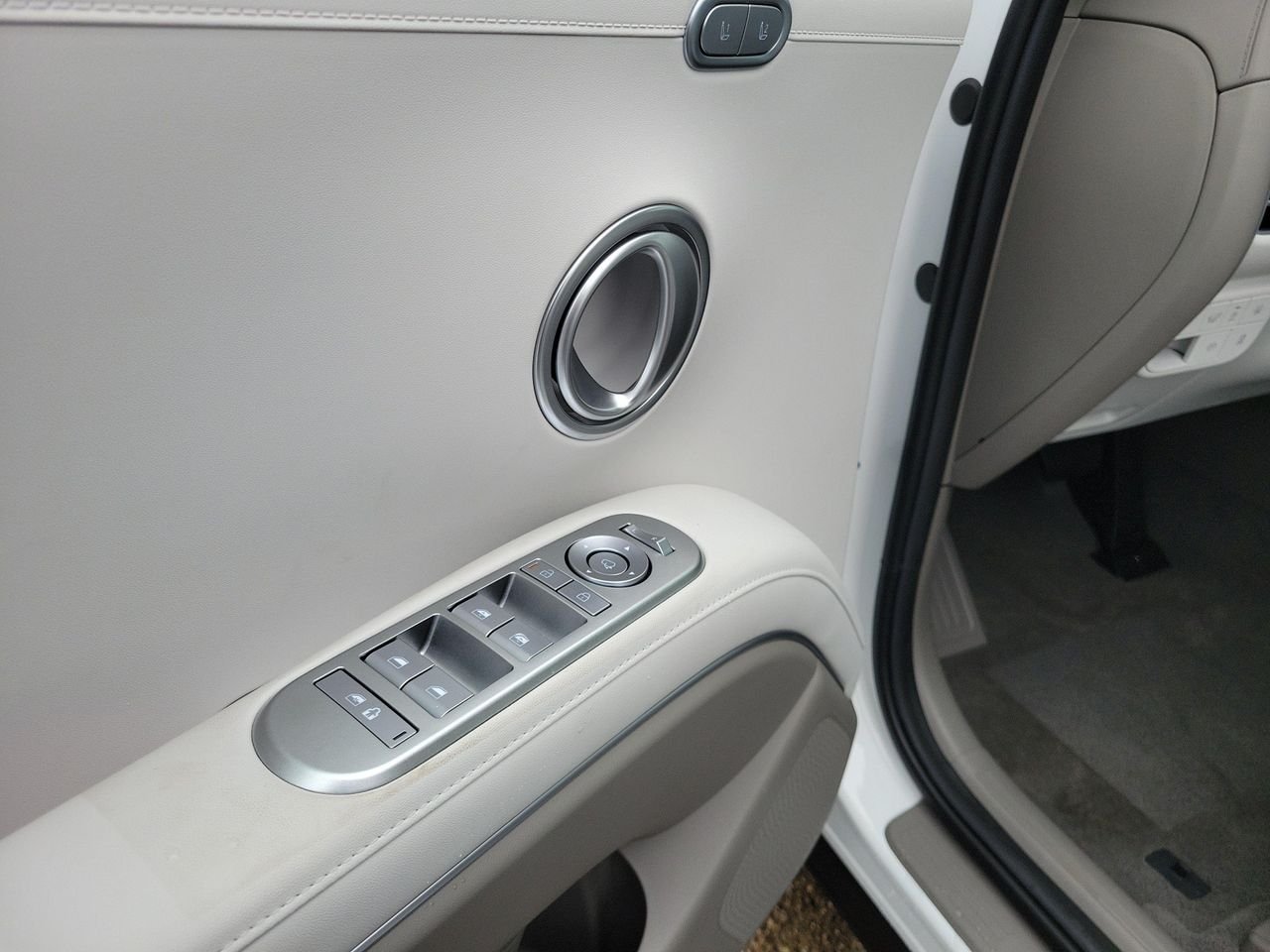 New 2027 Creamy White Pearl Hyundai SEL Premium AWD image 18