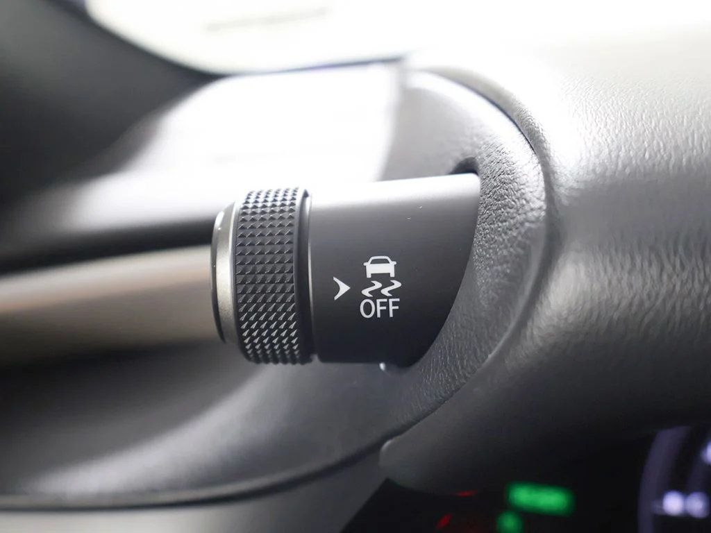 Used 2023 White Lexus 300h image 39