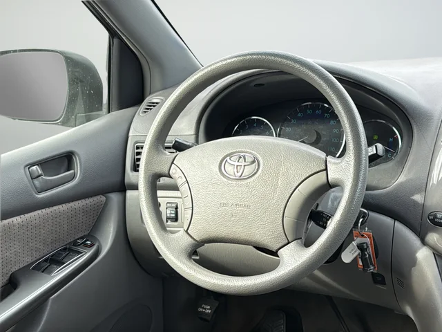 Used 2010 Silver Toyota LE image 38