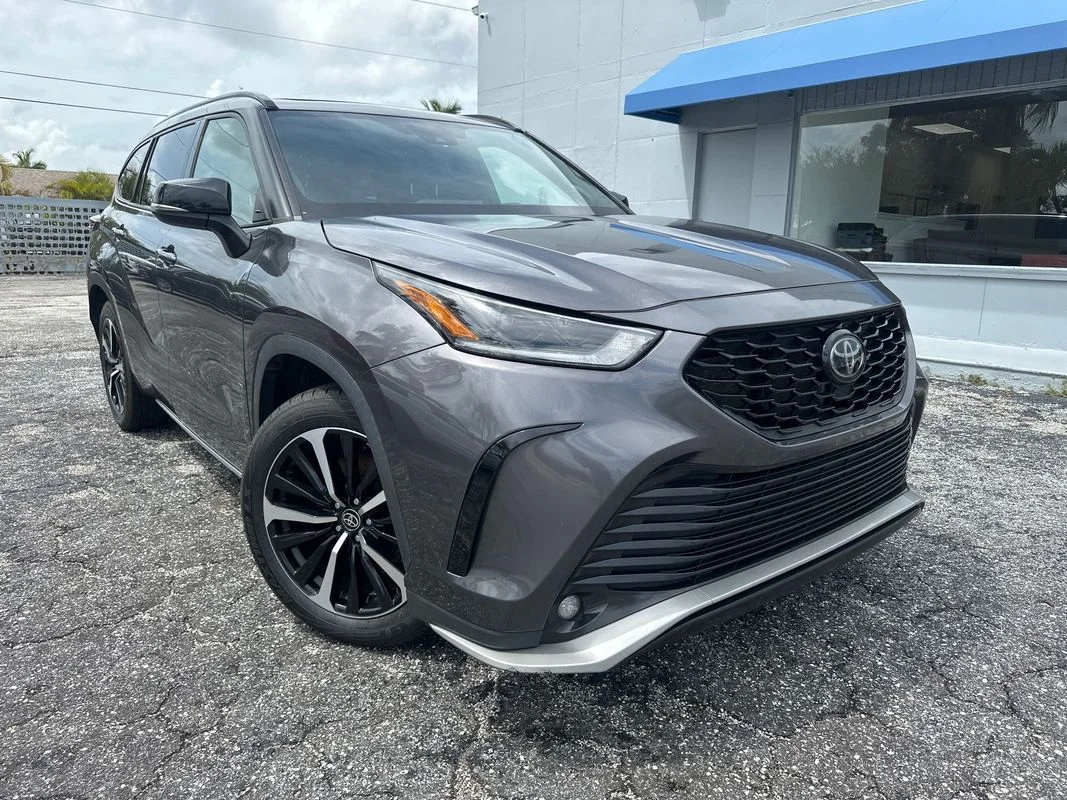 Used 2022 Gray Toyota XSE image 3