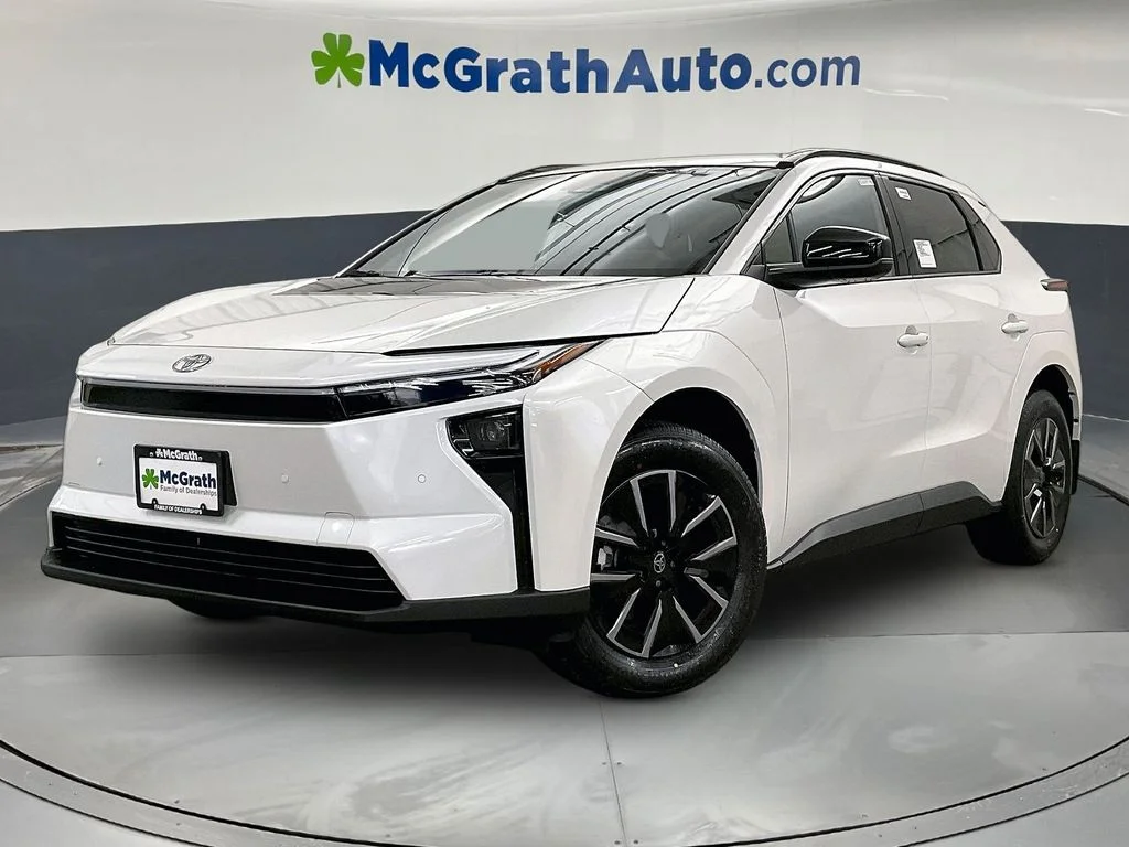 New 2026 Wind Chill Pearl <sup>1</sup> Toyota  XLE image 2