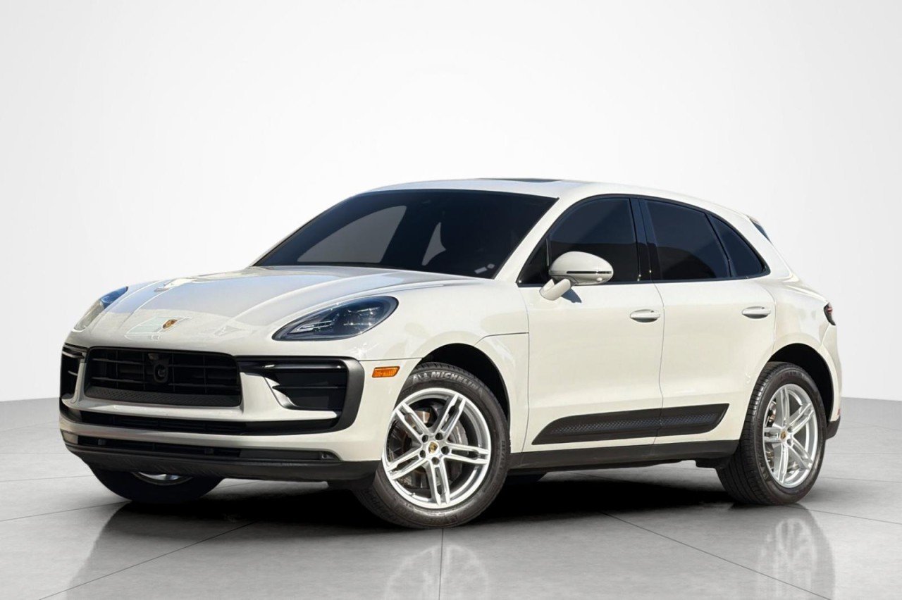 2024 Porsche Macan's photo