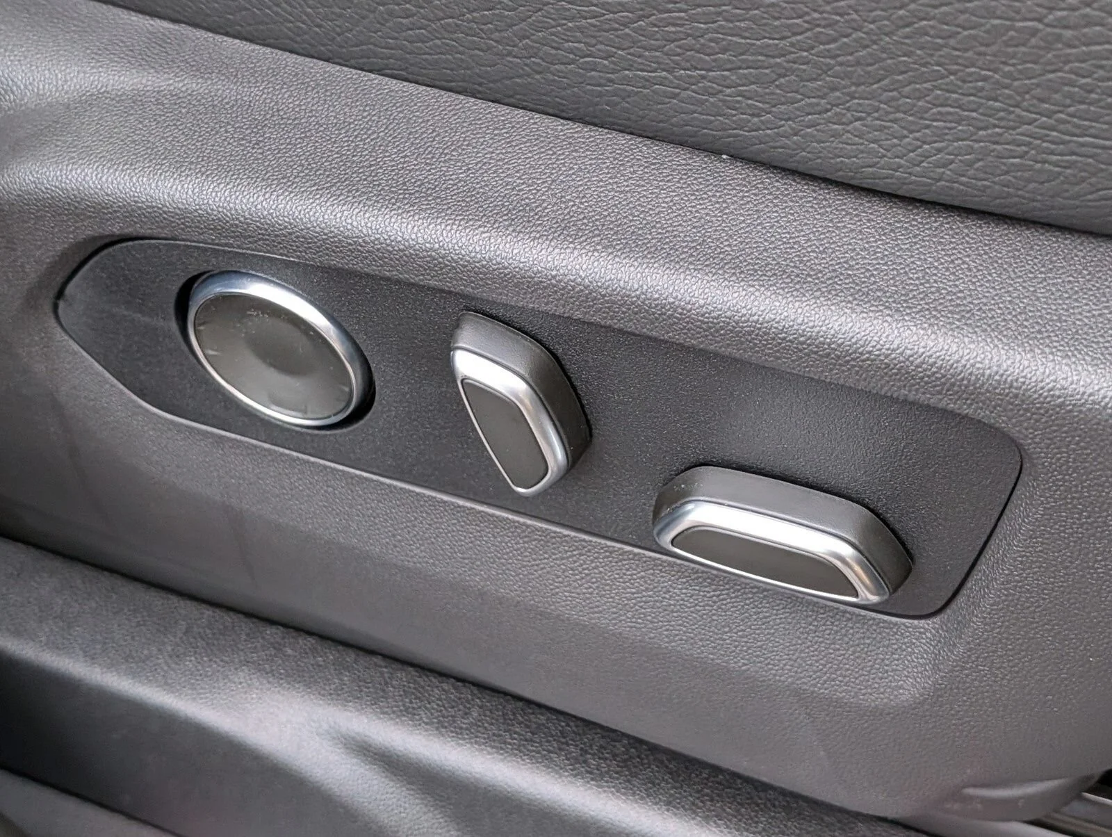 2026 GMC Yukon Denali - Photo 32