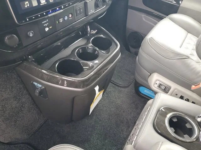 Used 2024 Onyx Black GMC Work Van image 19