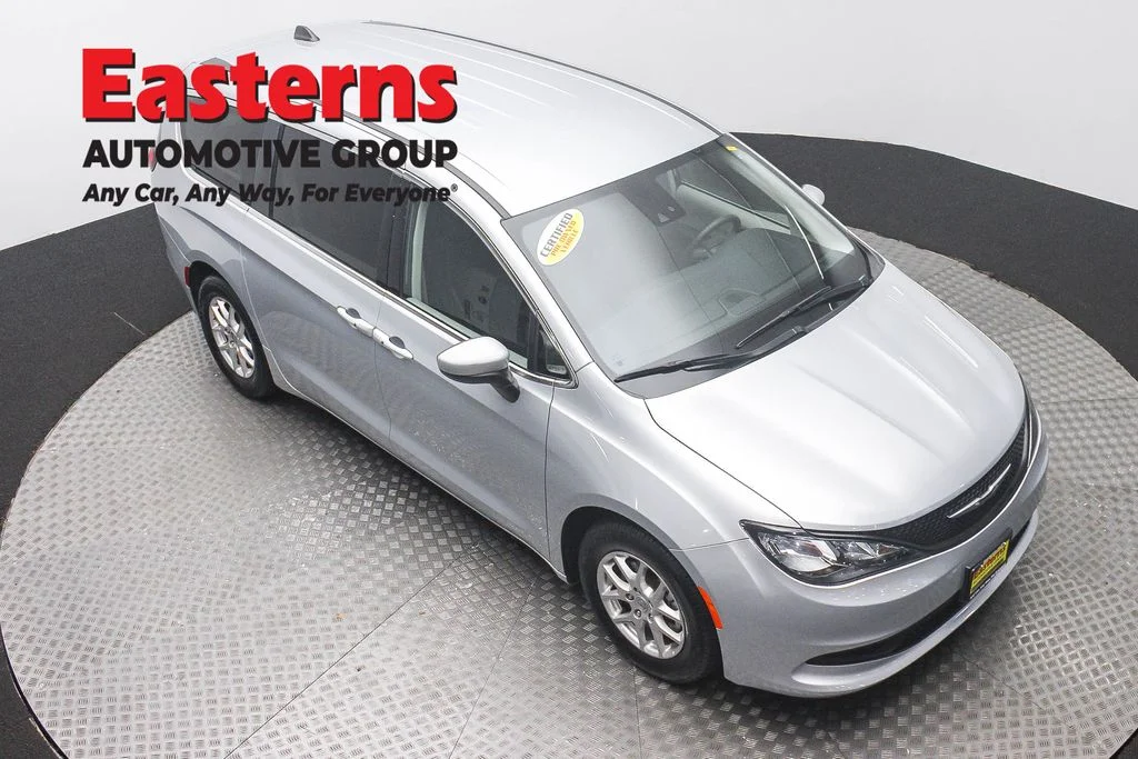Used 2023 Silver Chrysler LX image 3