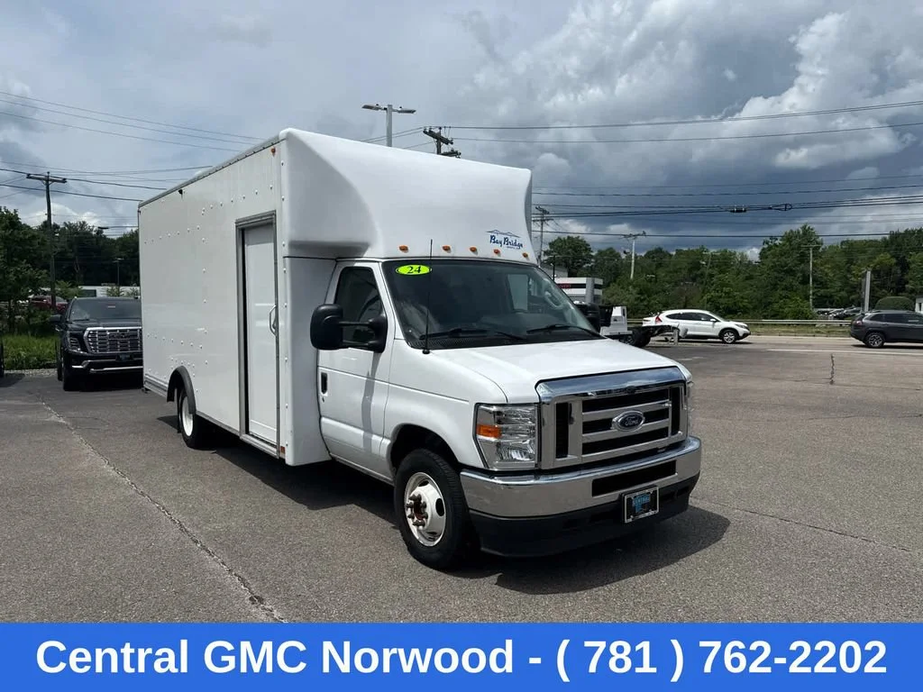 Used 2024  Ford BASE image 7