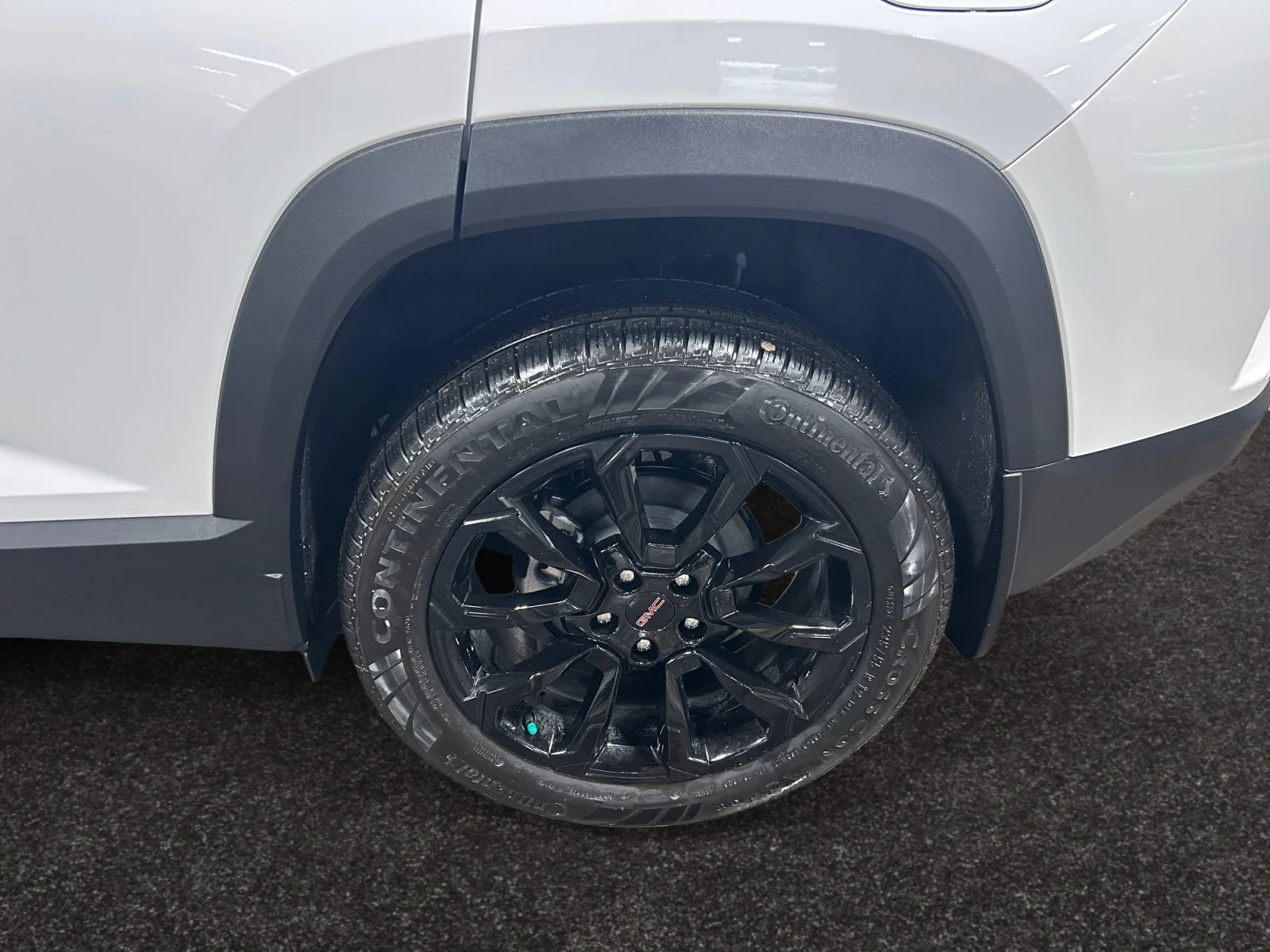 New 2027 Summit White GMC AWD Elevation image 9