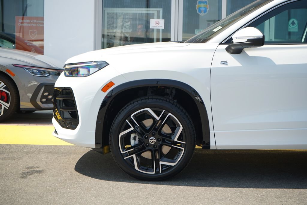 New 2026 Opal White Pearl Volkswagen SEL R-Line Turbo image 2