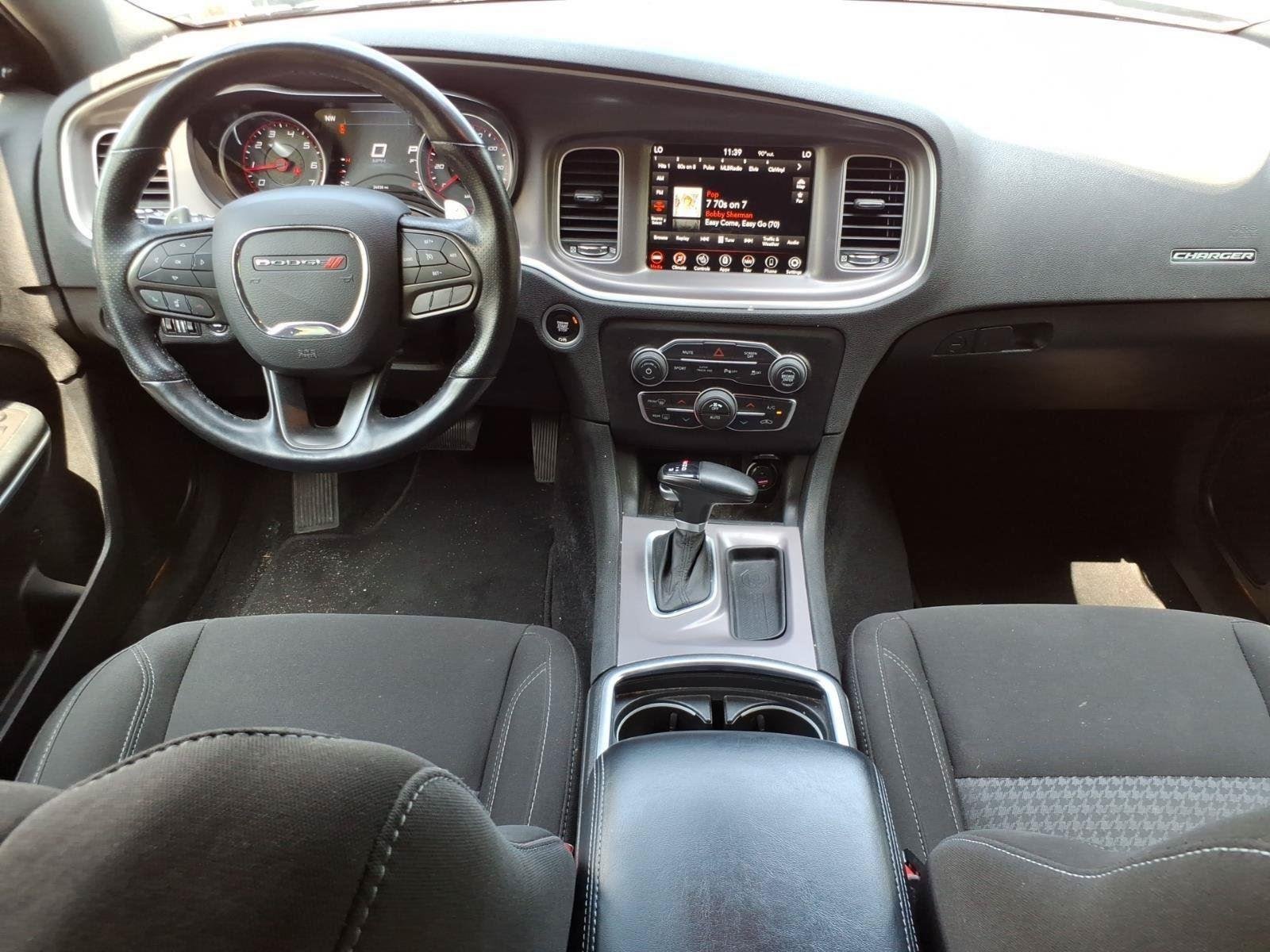 Used 2022 Pitch Black Clearcoat Dodge SXT image 27