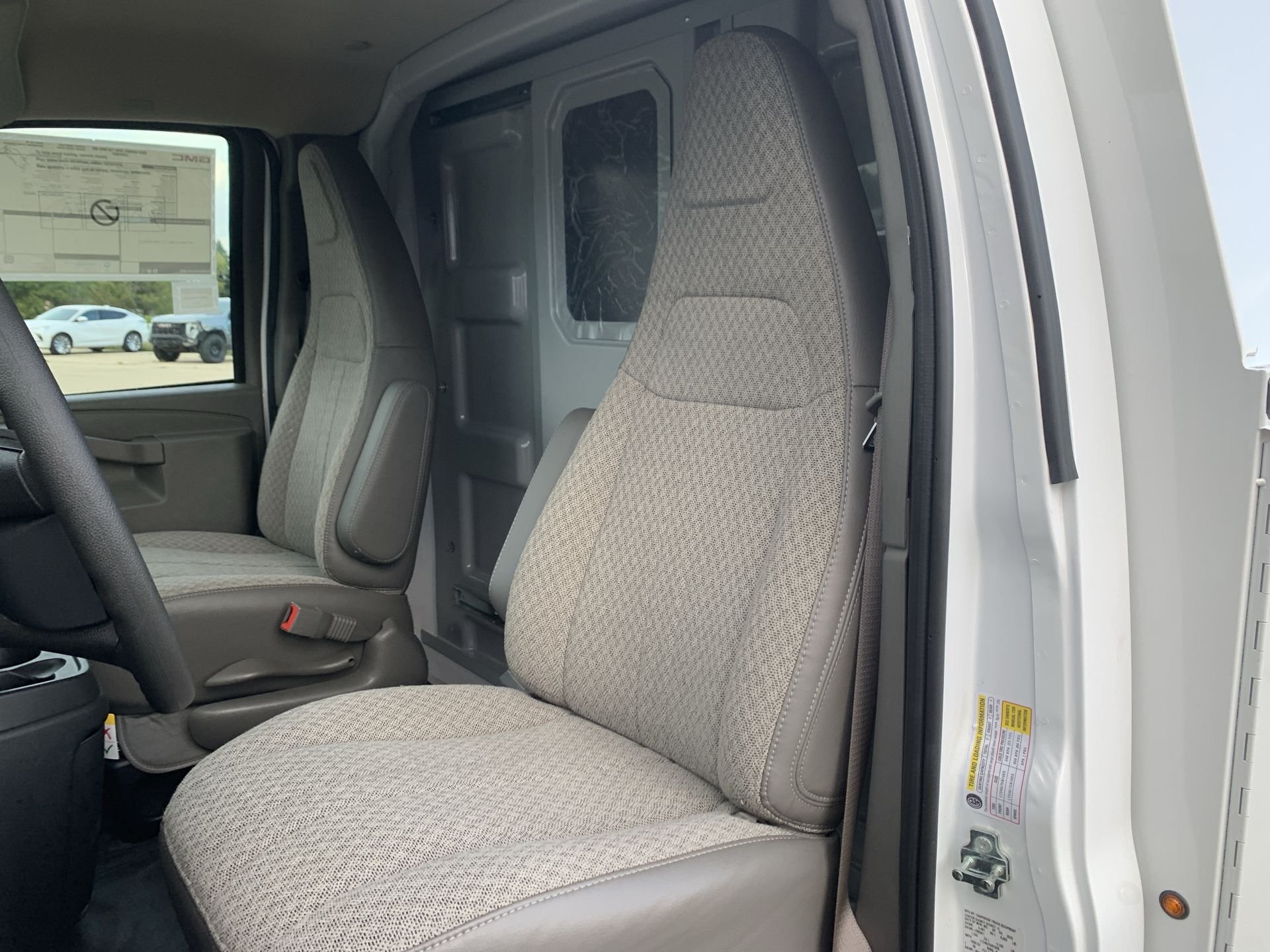 New 2025 Summit White GMC 1WT image 28