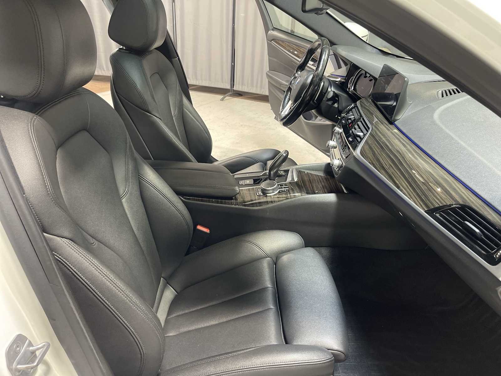 Used 2018 White BMW 530e xDrive iPerformance image 14